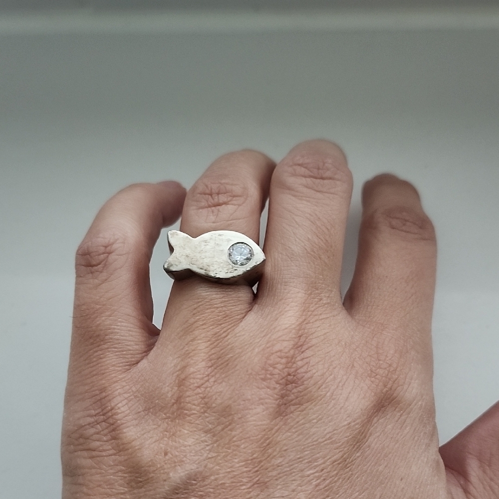 Sterling Silver Fish Ring with Clear Stone. Hilary Druxman Made In Canada